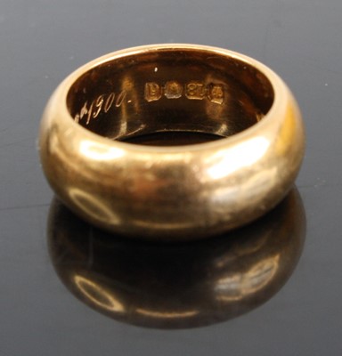Lot 2492 - A late Victorian 18ct gold wedding band...