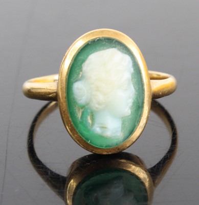 Lot 2806 - An 18ct gold carved shell cameo signet ring,...