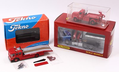 Lot 885 - Code 3 group of three boxed models to include...