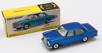 Lot 1141 - Dinky Toys No.160 Mercedes Benz 250SE,...