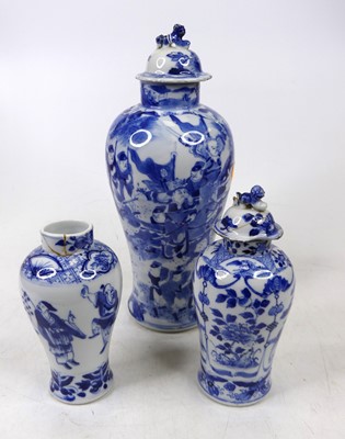 Lot 76 - A Chinese blue & white porcelain vase, of...