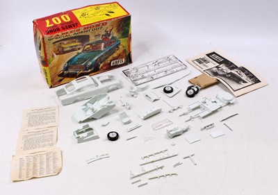 Lot 1860 - Airfix 1/24 scale boxed plastic kit for 007...