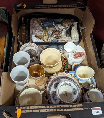 Lot 225 - A collection of mixed ceramics to include Wade...