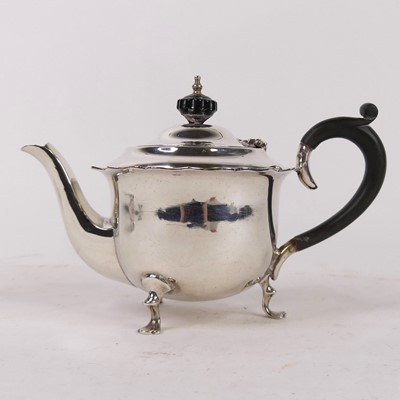 Lot 328 - A George V silver bachelor's teapot, having...