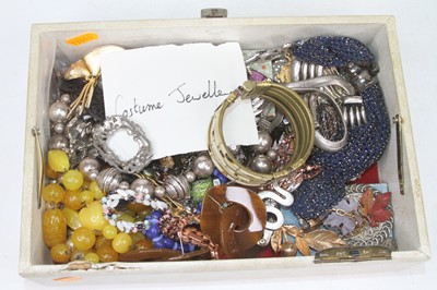 Lot 255 - A collection of costume jewellery to include...