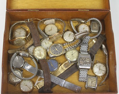 Lot 270 - A collection of vintage gent's wristwatches,...