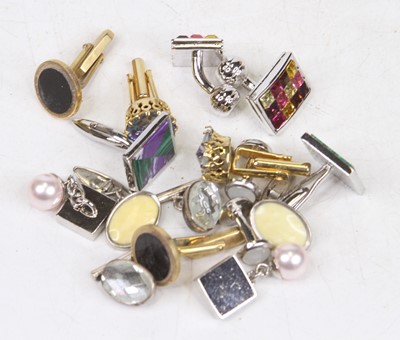 Lot 276 - A collection of gent's mixed fashion cufflinks