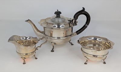 Lot 356 - An Edwardian silver bachelor's three-piece tea...