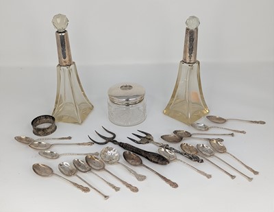 Lot 364 - A collection of miscellaneous items to include...