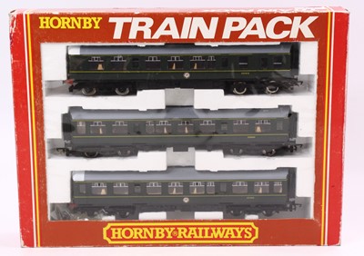 Lot 454 - R369 Hornby  BR class 110 3-car DMU BR green...