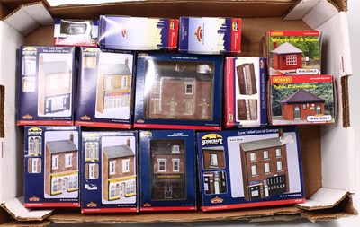 Lot 478 - Eleven Scenecraft (Bachmann) & two Skaledale...