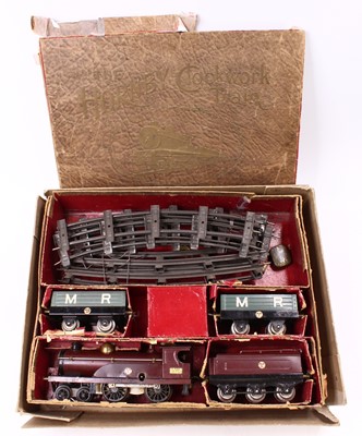 Lot 300 - 1921-3 Hornby No.2 goods set comprising No.2...