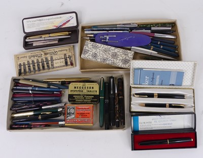 Lot 325 - A collection of vintage pens, to include a...