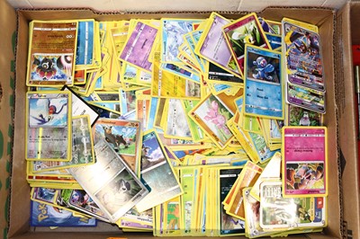 Lot 1516 - A tray containing a quantity of Pokemon...