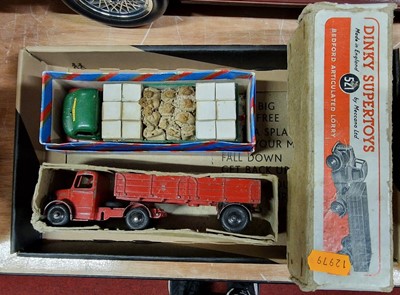 Lot 1521 - A Dinky Toys No. 521 Bedford articulated lorry;...