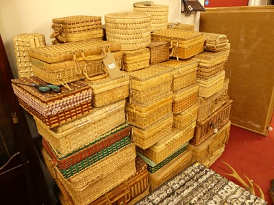 Lot 1190 - A large collection of various sized wicker...