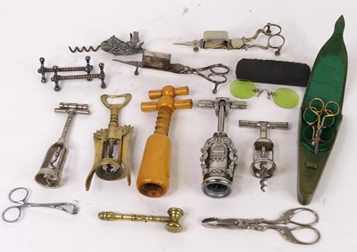 Lot 464 - A collection of corkscrews together with a...