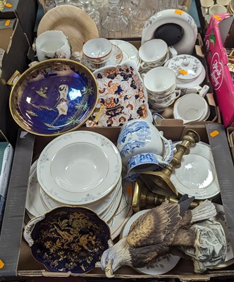 Lot 482 - A collection of ceramics and glass ware to...