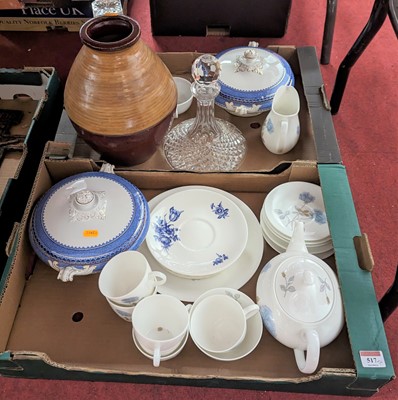 Lot 517 - A collection of ceramics to include Wedgwood...