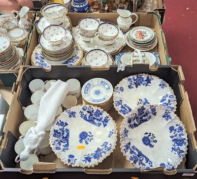 Lot 490 - A collection of ceramics to include Royal...