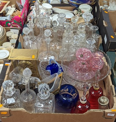 Lot 495 - A collection of glass ware to include 19th...