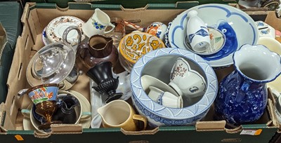 Lot 498 - A collection of ceramics to include Chinese...