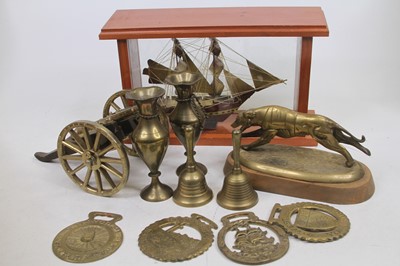 Lot 564 - A collection of metal ware to include brass...