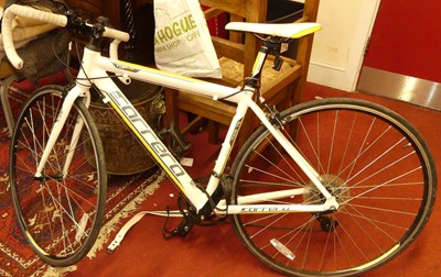 Lot 1325 - A Carerra 7005 T6 road bike