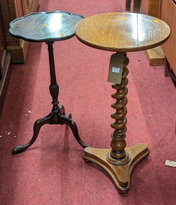 Lot 1373 - A Victorian walnut circular fixed pedestal...