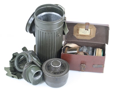 Lot 3235 - A German Third Reich GM 30 Service Respirator,...