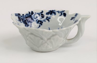 Lot 2077 - A Worcester blue and white porcelain butter...