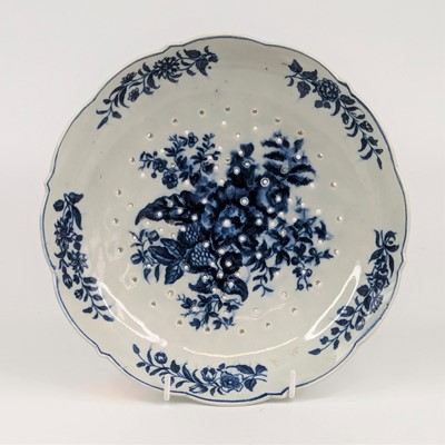 Lot 2081 - A Worcester blue and white porcelain cress...