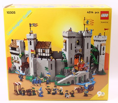 Lot 2010 - Lego Icons No.10305 Lion Knight's castle in...