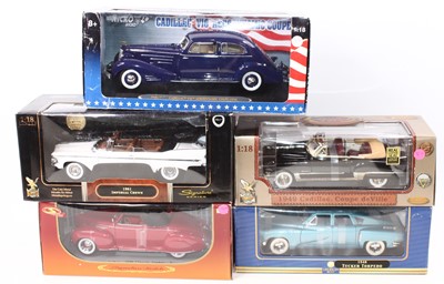 Lot 1076 - Five boxed 1/18 scale modern issue diecast...