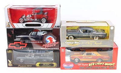 Lot 1077 - Five boxed 1/18 scale modern issue diecast...