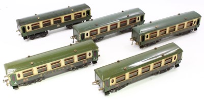 Lot 324 - Five bogie coaches: Three No.2 Pullman coaches,...