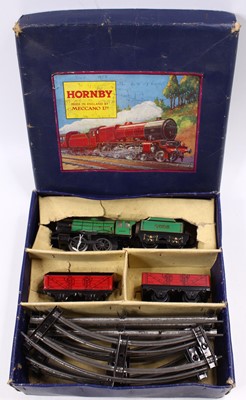 Lot 336 - 1947-54 Hornby 0-gauge MO goods set comprising...