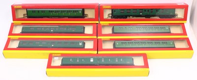 Lot 586 - Seven Hornby Southern & BR(S) coaches, green:...