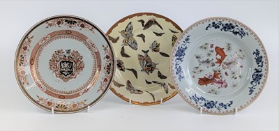 Lot 2370 - A Chinese export porcelain armorial plate,...