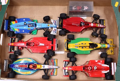 Lot 957 - A Minichamps 1/18 scale group of six loose F1...