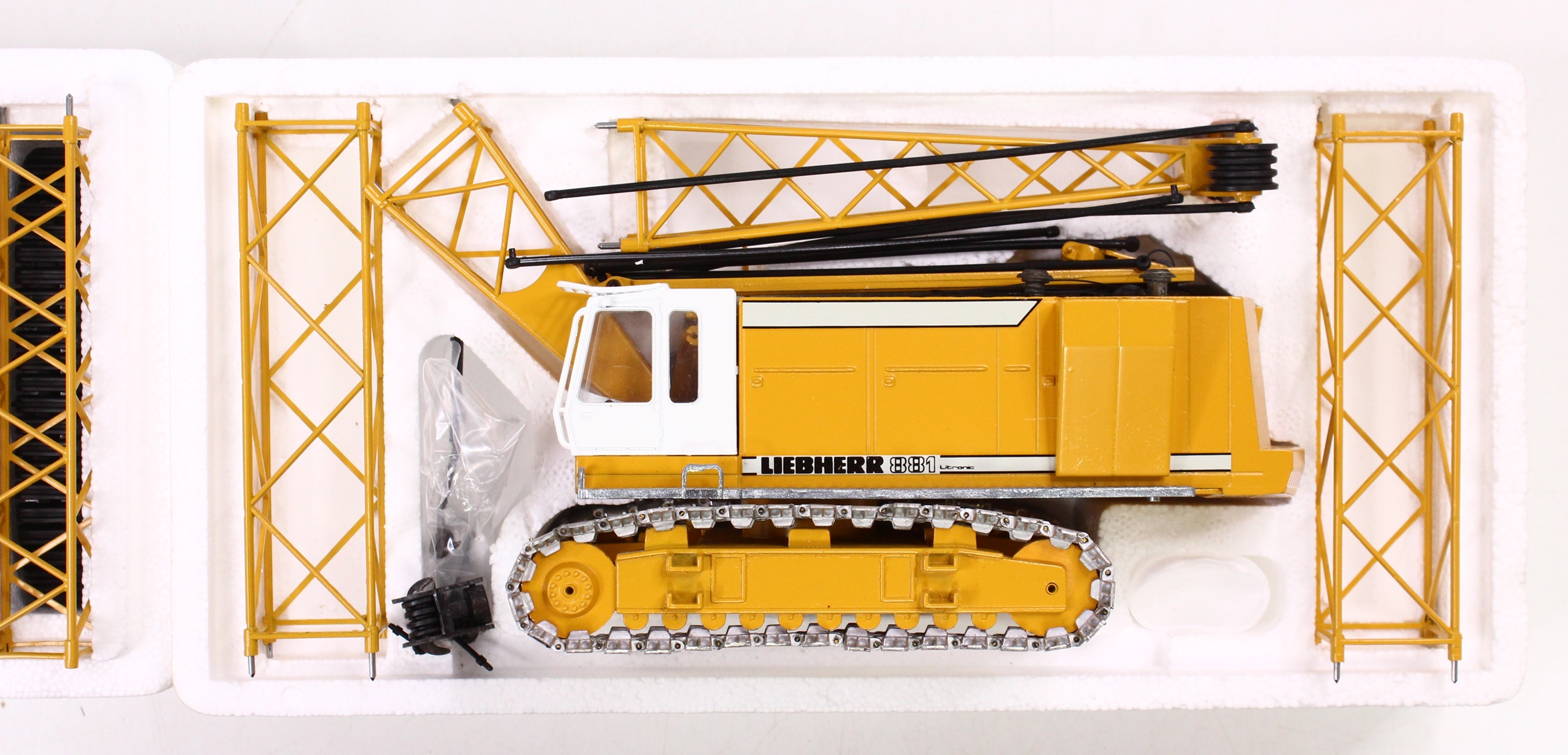 Lot 713 - Conrad group of 2 1/50 scale Liebherr Models