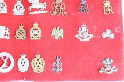 Lot 3083 - A collection of cap badges and insignia to...