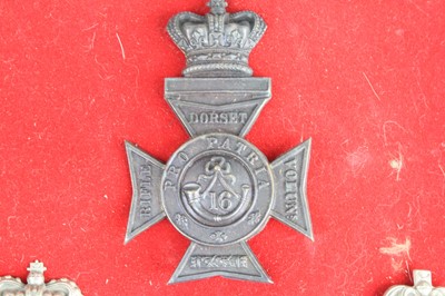 Lot 3095 - A collection of five badges to include 1st...