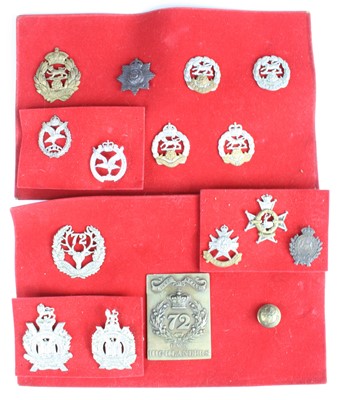 Lot 3127 - A large collection of cap badges and insignia...