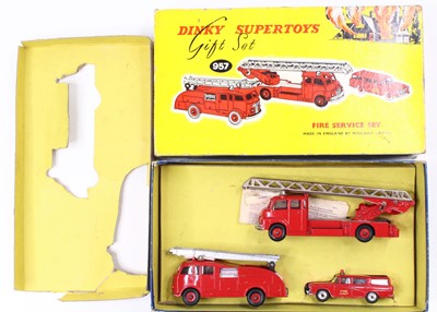 Lot 1334 - Dinky Toys No.957 Gift Set "Fire Service"...