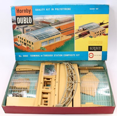 Lot 666 - A boxed Hornby Dublo No. 5083 Terminal or...