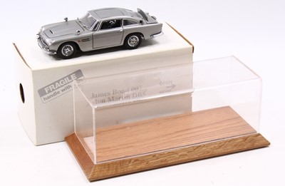 Lot 1514 - Danbury Mint 1/24 Diecast model of James Bond...