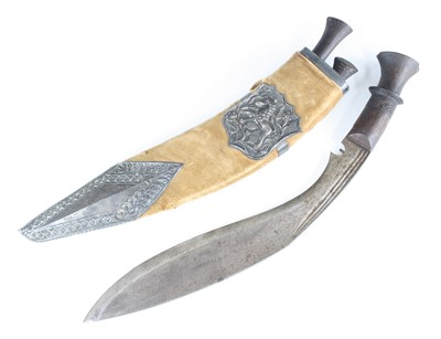 Lot 3303 - A presentation kukri, having a 27cm curved...