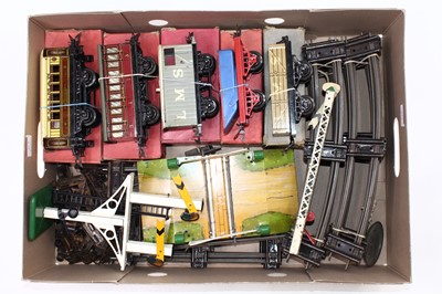 Lot 359 - Tray of assorted Horny 0-gauge items: 2 x...