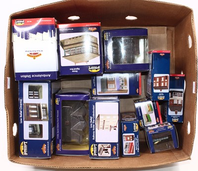 Lot 601 - Thirteen Bachmann Scenecraft buildings: 44-262...